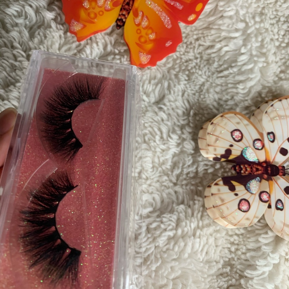 Lashes - Picture 2 of 2